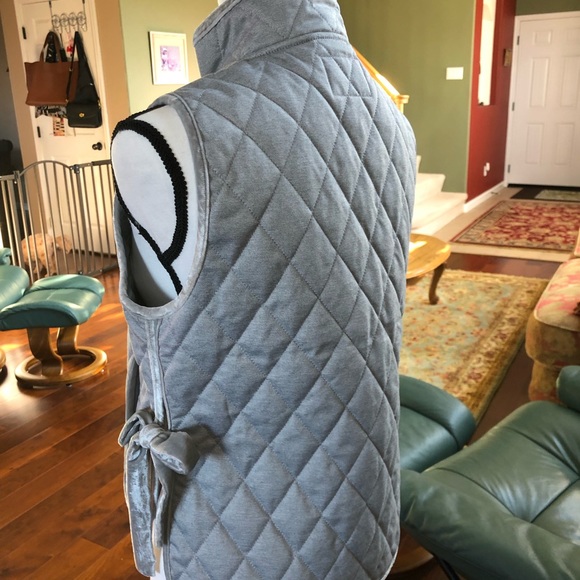 Lovely quilted lightweight vest. Never worn. - Picture 3 of 4